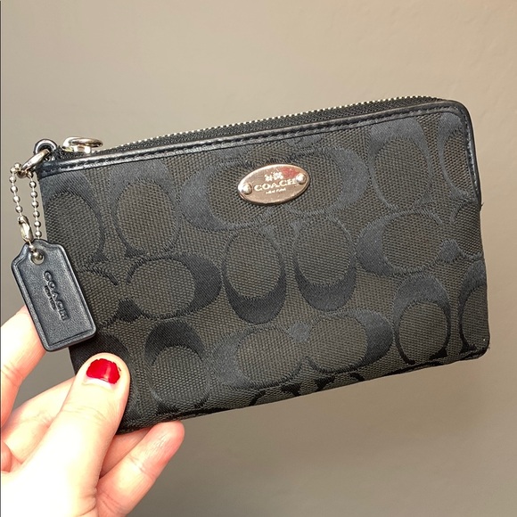 EUC - Coach Signature Jacquard Black Wristlet unbranded strap - Picture 2 of 16